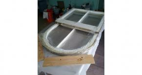 Restoration and Deleading of 1820&rsquo;s Round Top Window Sash